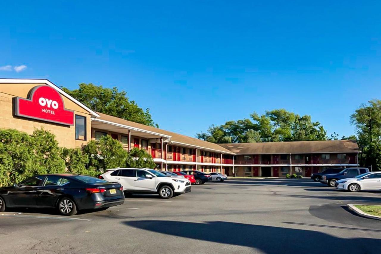 Oyo Hotel Edison Nj Route 1 Exterior foto